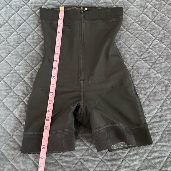 Meli belt faja shape wear shorts Small black hook & zip front - Picture 9 of 13
